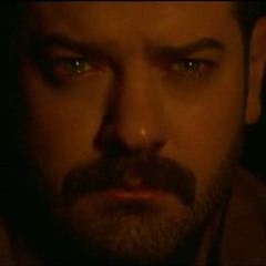 ماشي وشايل فوق كتافي حمل .. طايع