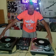 DJ  R