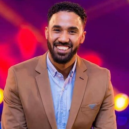 أحمد الصادق   "سارق اللهفة"