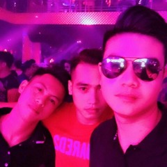 Nhắm mắt lại và đưa tay tôi sẽ dắt bạn điii <3 :)))))