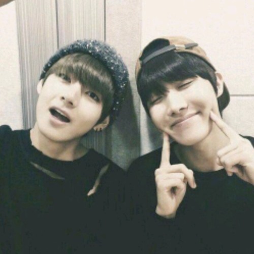 Bts V and J-hope Hug me