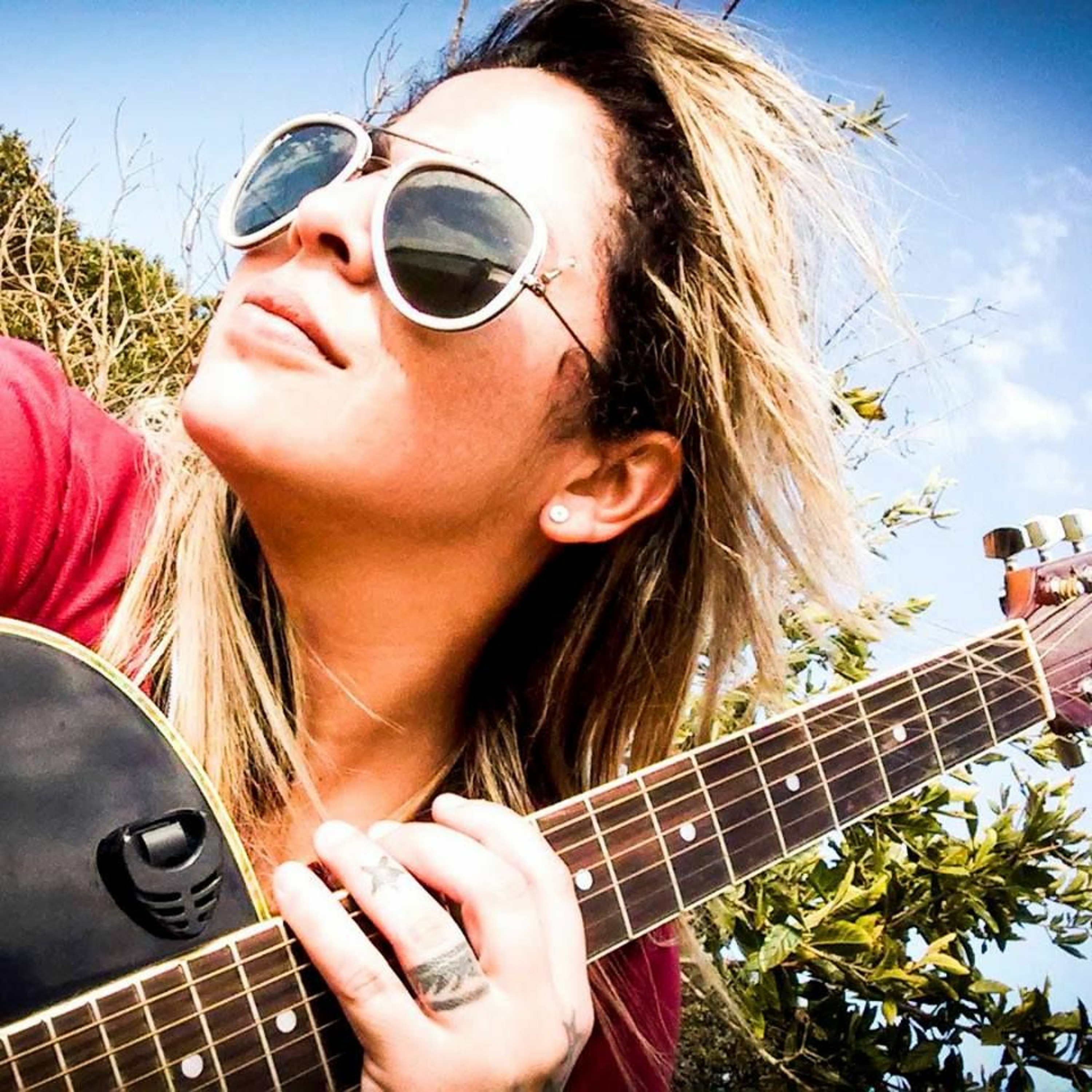 Cantora Vivi Rodrigues
