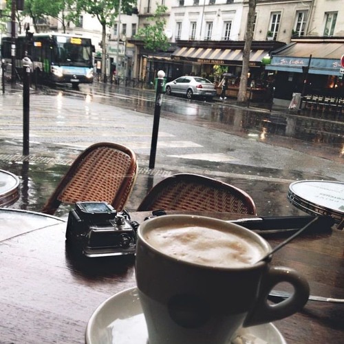 Bahon Ke Darmiyan  - Sanah Moidutty