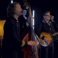 Alle Jungen,  Alle Mädchen - zieht Eure T-Shirts aus