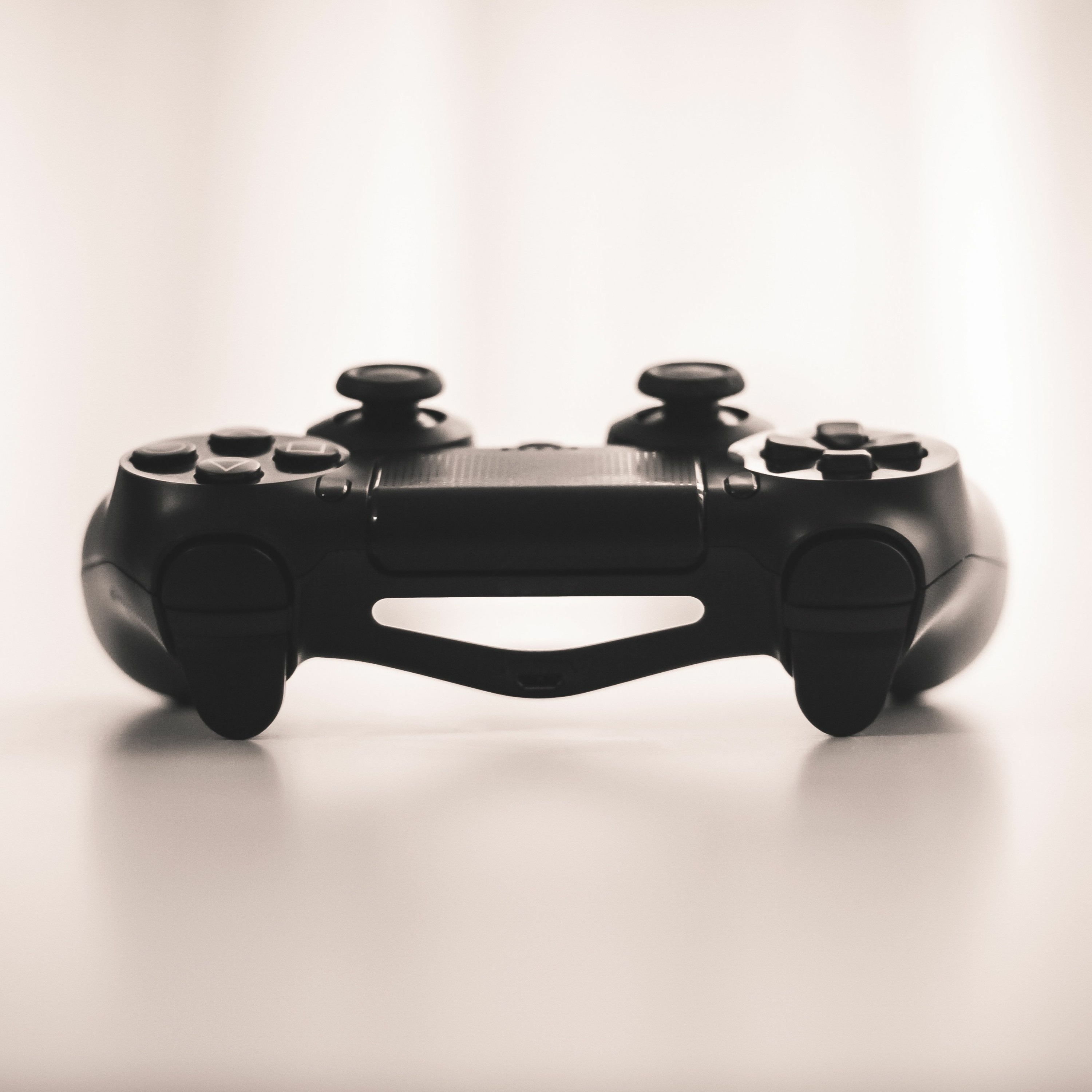Elizr - Everything Podcast: Gaming & More.