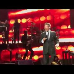 Luis Miguel - Un Hombre Busca una Mujer, Cuestion de Piel, Oro de Ley (En vivo)