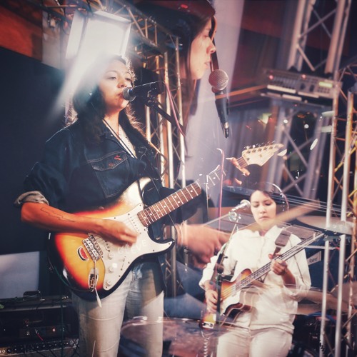 Stream La Luz Floating Features (Live at XPN) by wxpnfm Listen