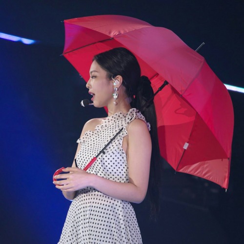 BLACKPINK - Jennie Solo Can't Take My Eyes Off You