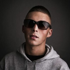 Naoui Nadia (FEAT GILLI)