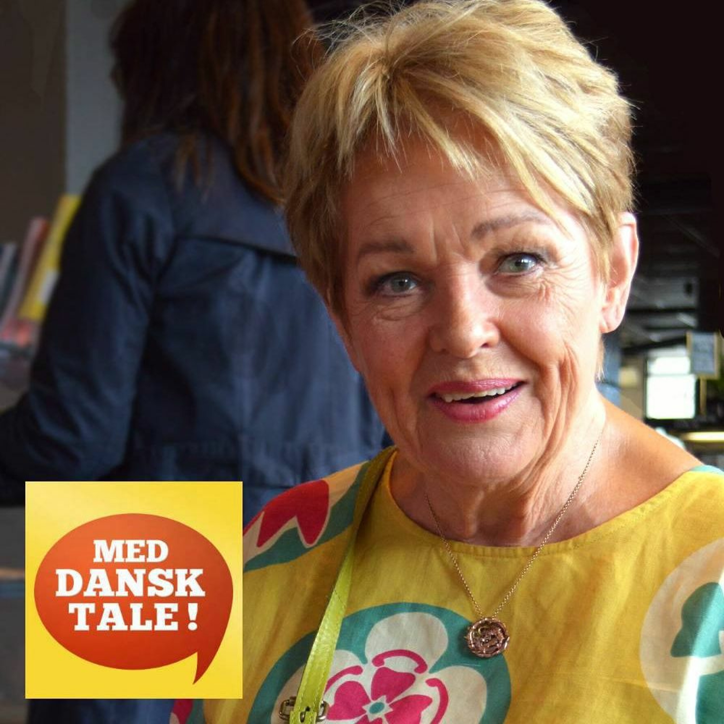 Med dansk tale