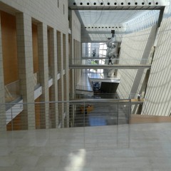 חמישה בניינים | סיור עם ברכה חיוטין בהיכל המשפט, חיפה