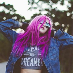 Menina do cabelo rosa