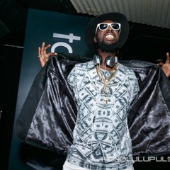 IN THE HOUSE WITH DEE WIZZARD 808