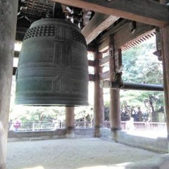 Walking in the rain at night near Shunkoin Temple, Kyoto, Japan (featuring temple bell and drum).