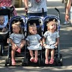 العالم في دقيقة: مهرجان للأطفال التوائم في العاصمة الأوكرانية بمشاركة 400 طفل