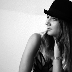 Frau Vallera - FirstLove