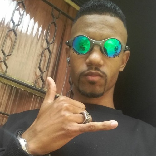 MC MARKIM MV - EU MACHUCANDO A THECA DELA = ( DJ's DL DO PIOLHO & NANDIN )