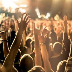 Crowd Singing Bohemian Rhapsody - Before Green Day Concert 01 - 07 - 17. Hyde Park, London.