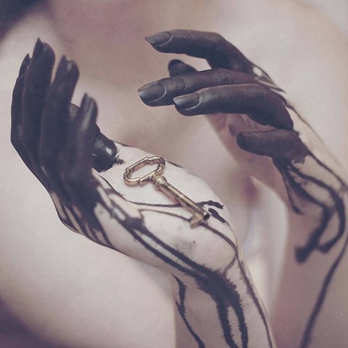 فرناندو بيسوا - إلى يد - ترجمة عبد الله حمدان الناصر