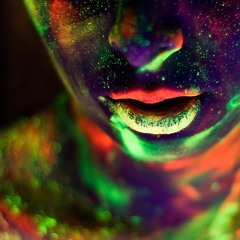 Glowing Kiss