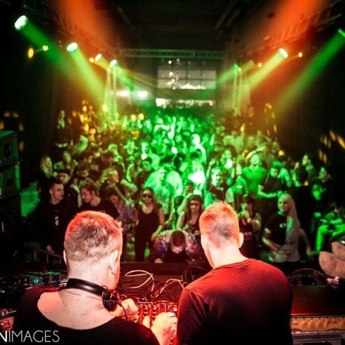 Ben Dust & Markus Schneider - Don't Go Out (Free Download)