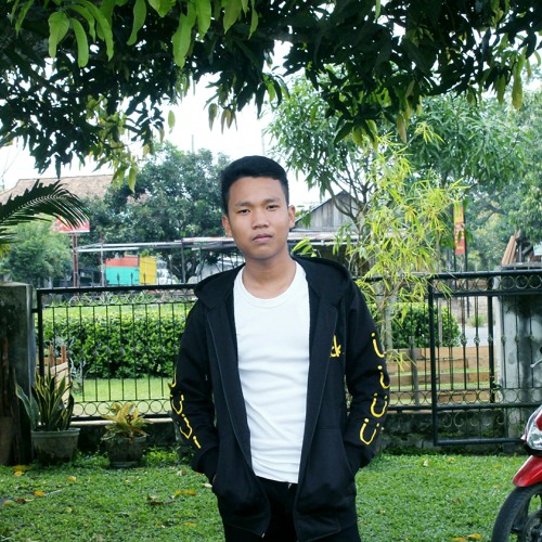 Akbar Aditama Diwaktu Sma (lagu perpisahan anak sma