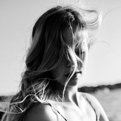 with beautiful vulnerability (a mix by ŦĦ€ ǤΔΜ€Ş Ŵ€ ƤŁΔ¥)