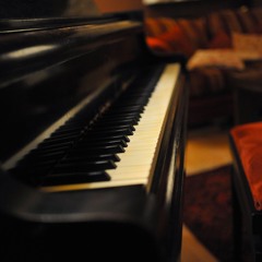 Volver ( Piano Version composed and played by Claudia Victoria Mazo Cano)