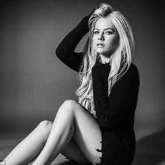 AVRIL LAVIGNE
