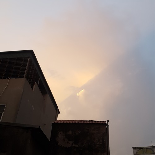" Lại là mày à mưa ?! "