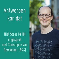 Niel Staes (#10) in gesprek met Christophe Van Berckelaer (#24)