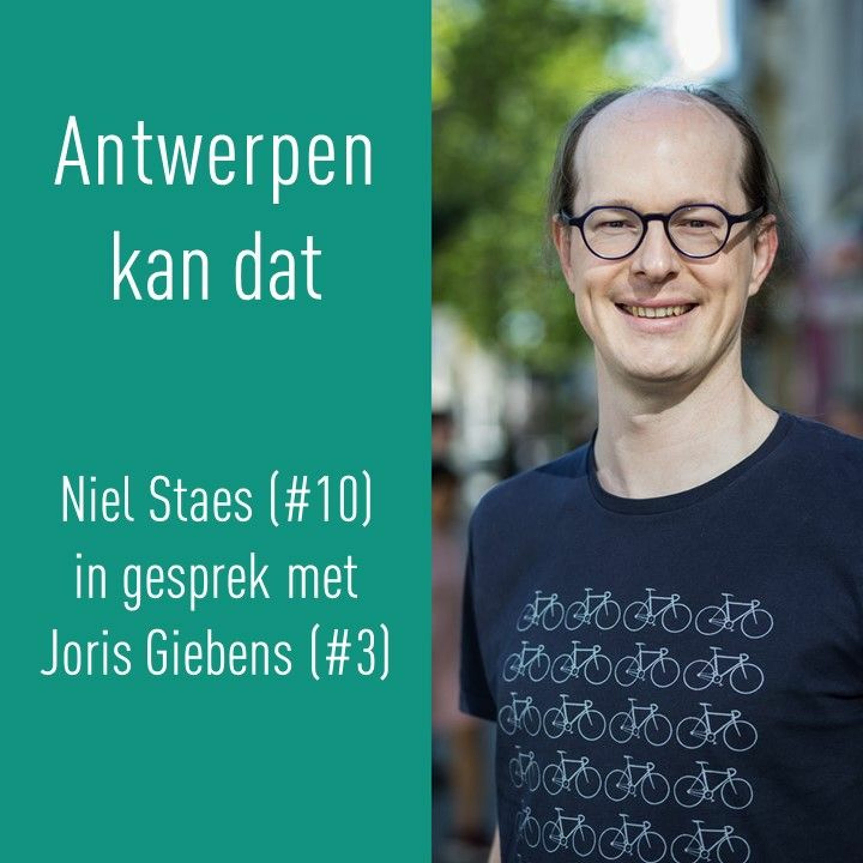 Niel Staes (#10) in gesprek met Joris Giebens (#3)