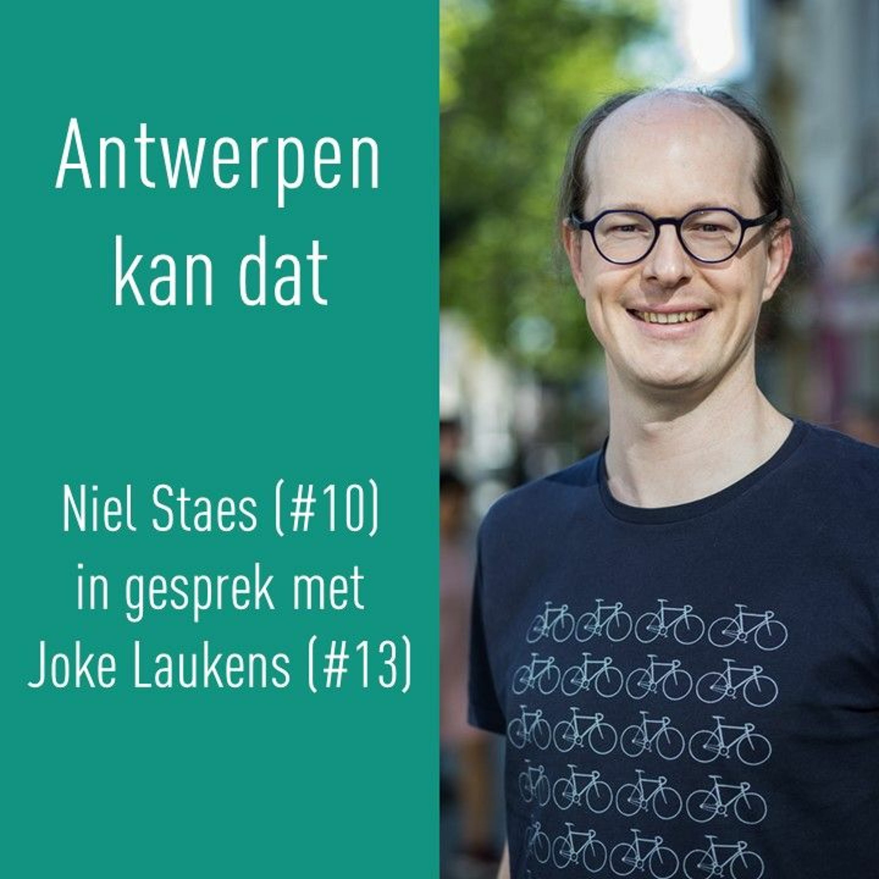 Niel Staes (#10) in gesprek met Joke Laukens (#13)