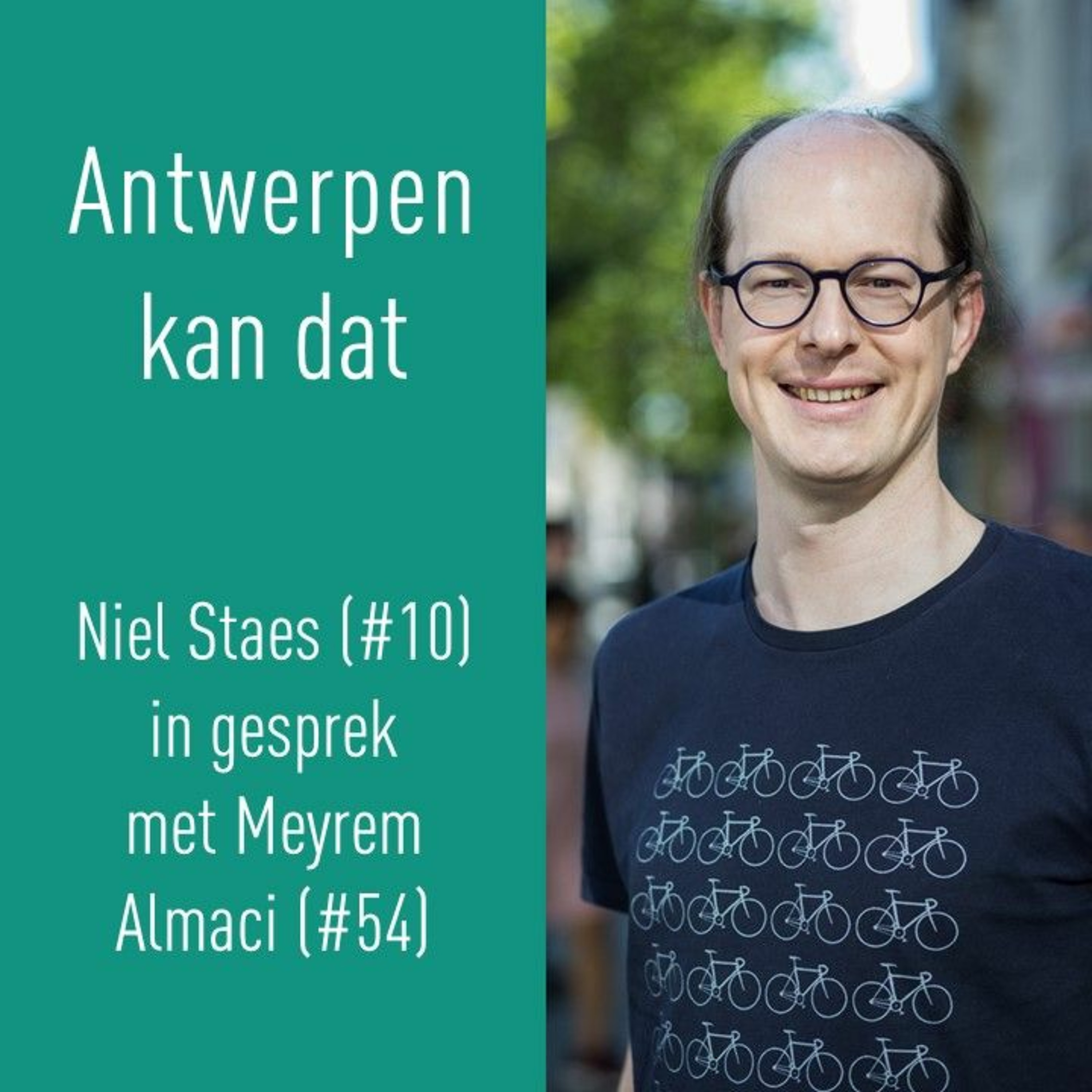 Niel Staes (#10) in gesprek met Meyrem Almaci (#55)
