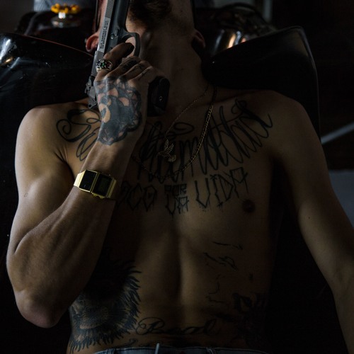 “Hotline” [Prod. LR beats | Riott.inc] Video no YouTube [Dir. Niggadhs]