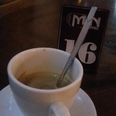 tự nhiên nhớ chị pha chế trong quán cafe gần bờ hồ quá