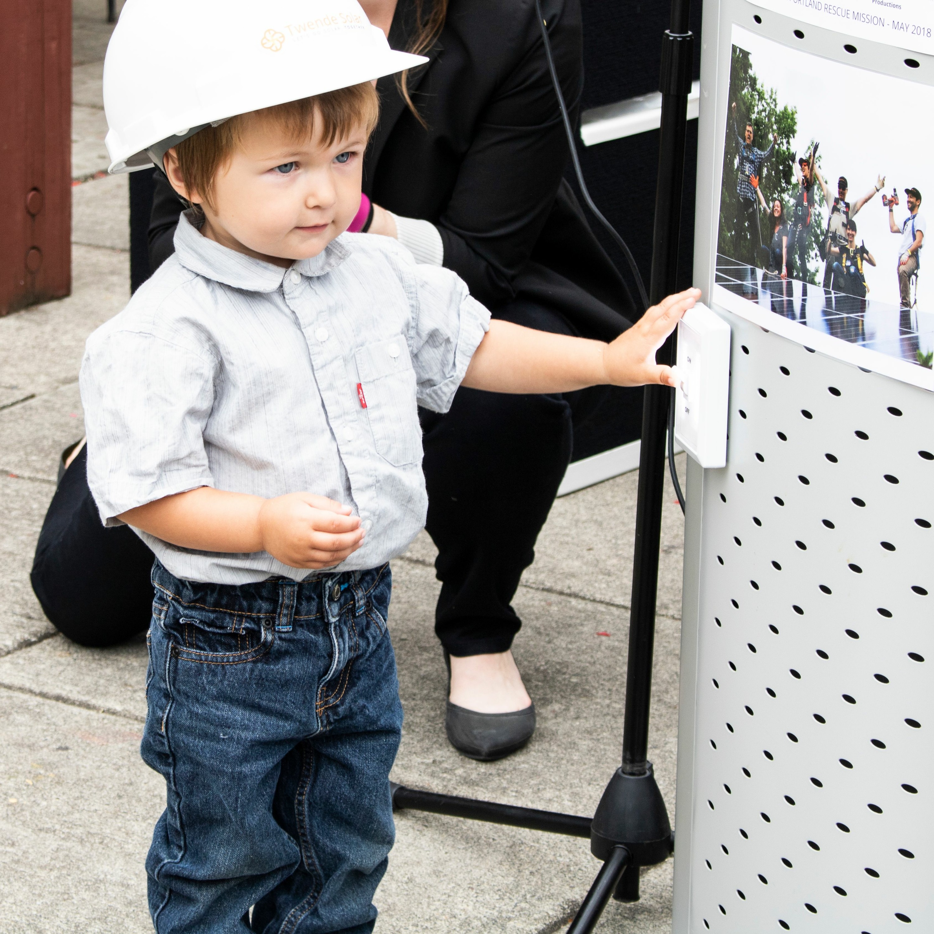 Solar Speaks special edition: Volunteer installation helps Portland's homeless population thumbnail