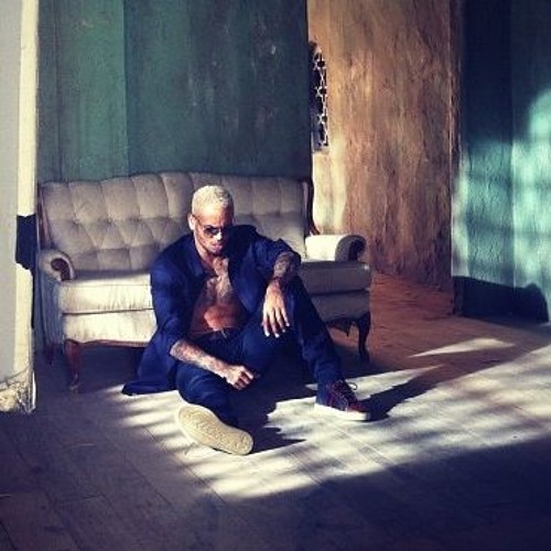 Chris Brown - Alone