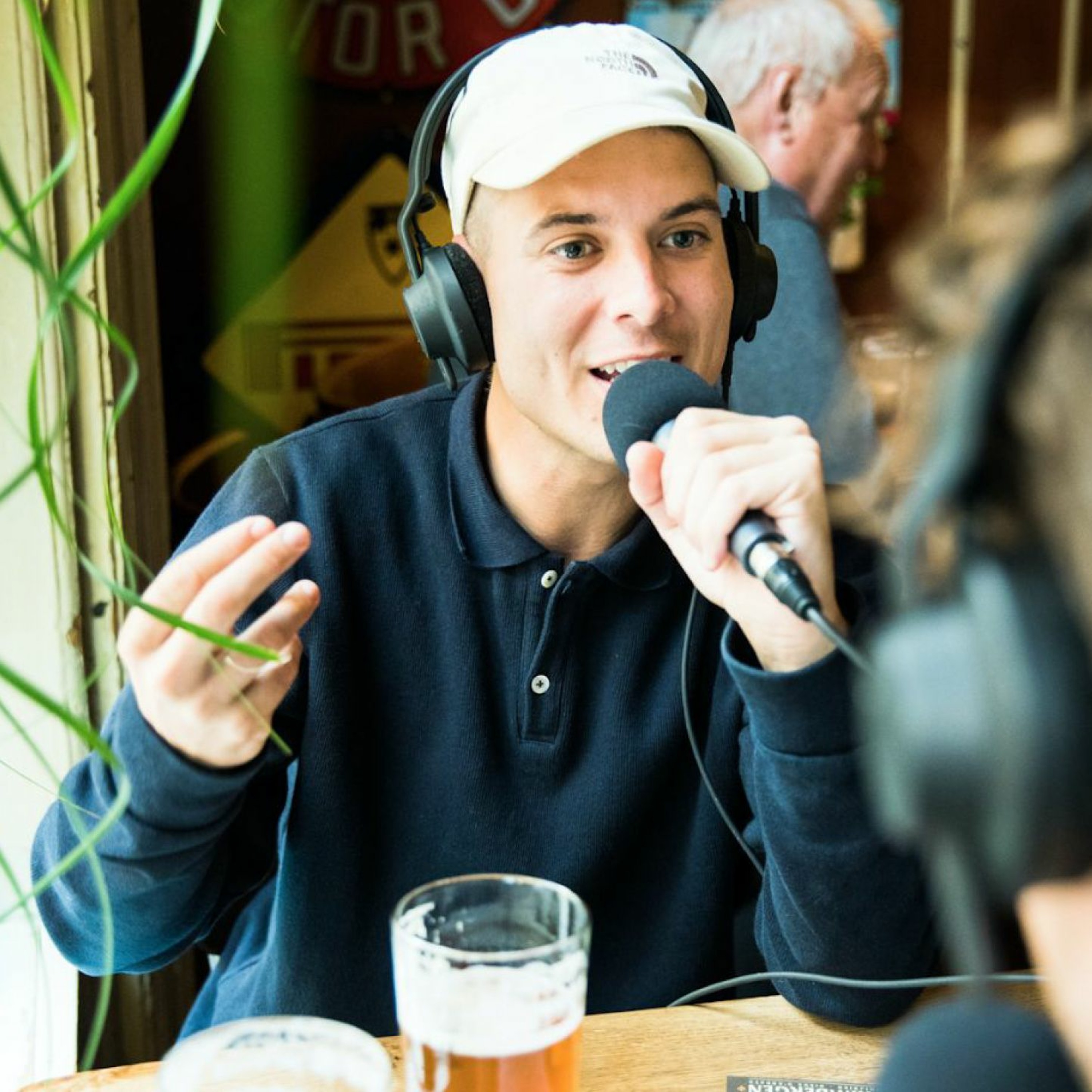 #4 En Øl Med... Caspar Eric episode artwork