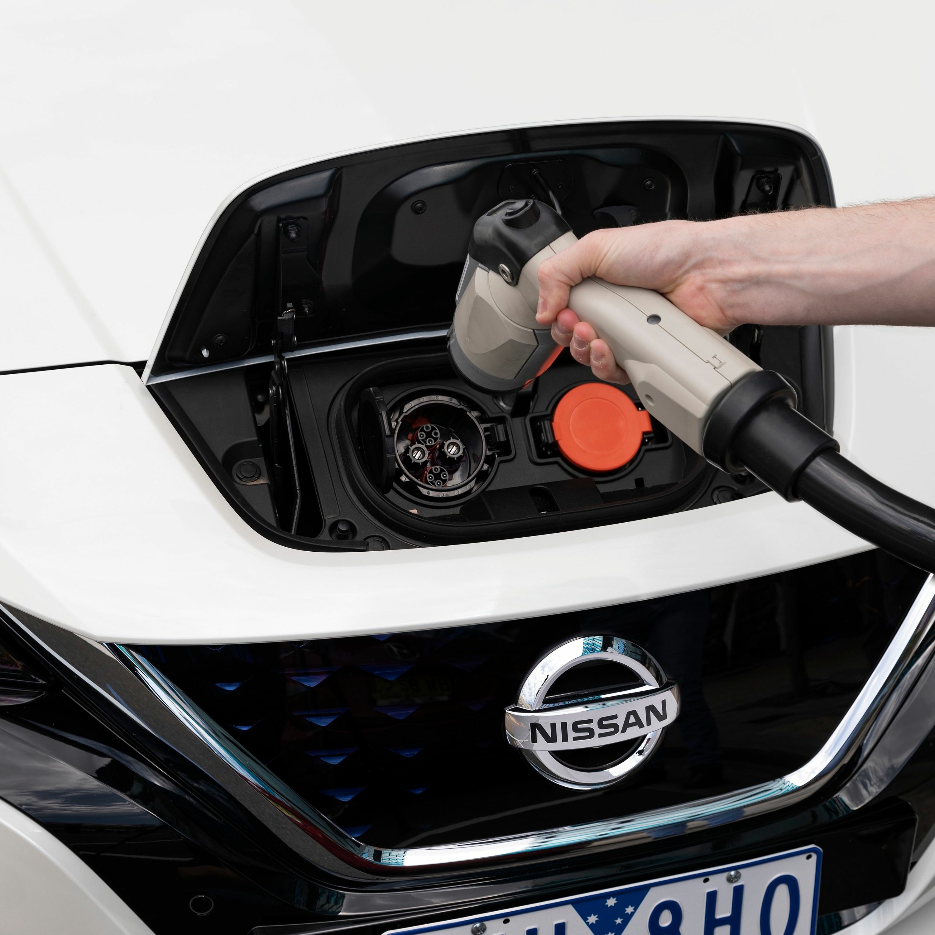 Overdrive: Mercedes' safe parking; Smart ForEase; Nissan Leaf; Rolls Royce designer goes to China thumbnail