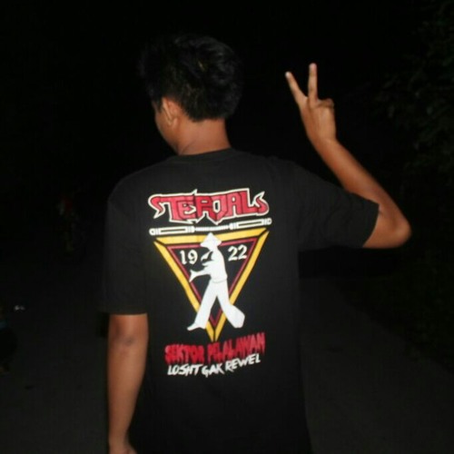 FDJ_Emily_Young_feat_CrewAll_-_REGGAE_-_(_Salam_Gelas_Plastik_)_Official.mp3