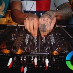 Craig Redmond - Q Lounge Bank Holiday House/Commercial