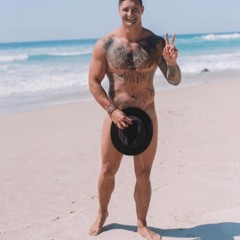 Tariq Sims from Dragons explains that viral beach pic