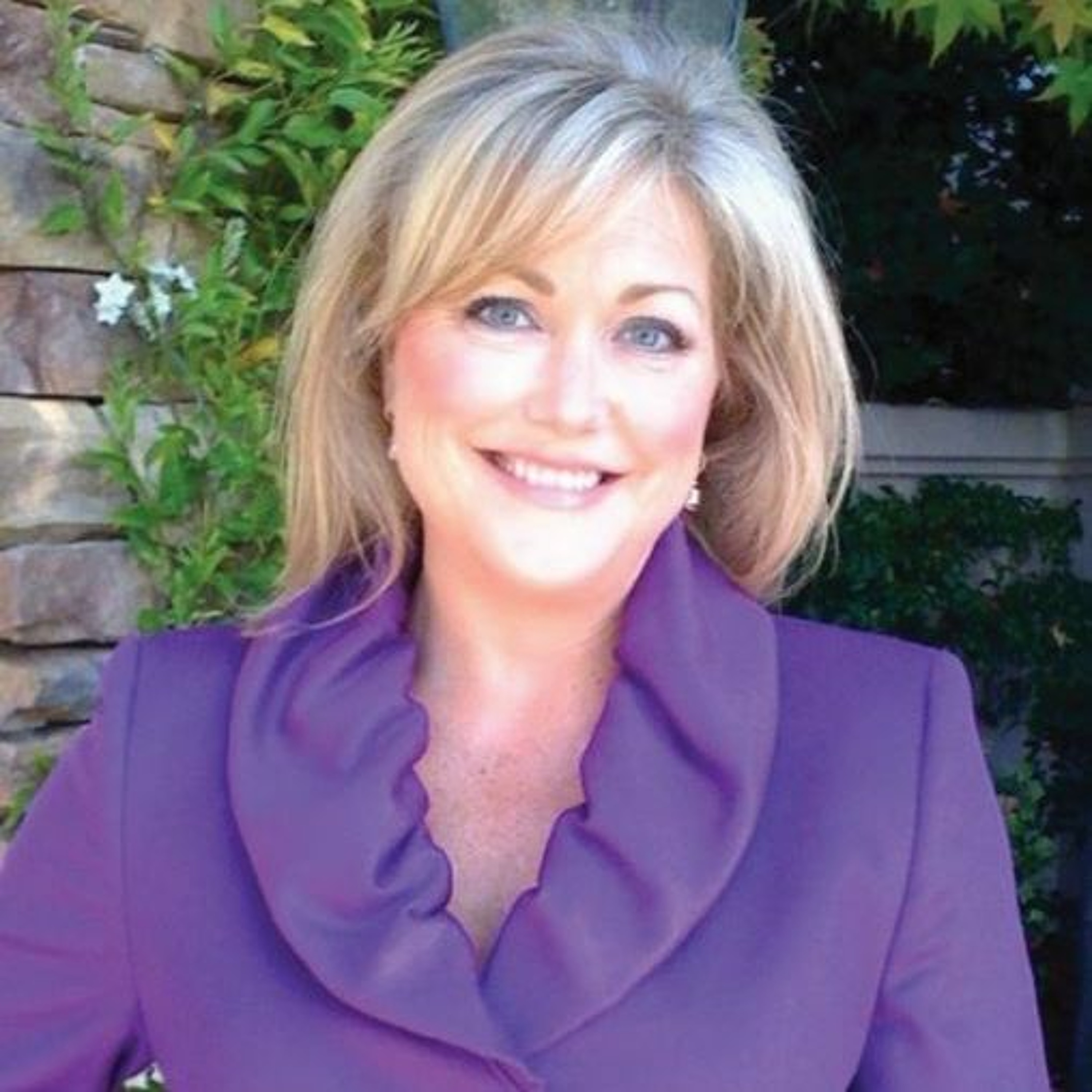 Sherri Snelling,  CEO of the Caregiving Club and author of "A Cast of Caregivers" - May 27, 2018 episode artwork