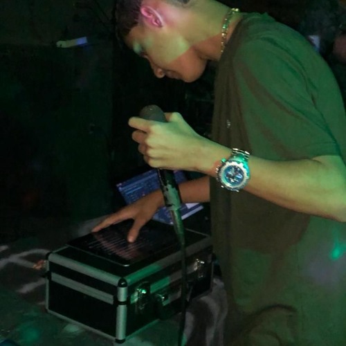 == MT - EU PARADO NO BAILÃO { DJ KN DE VILA VELHA } MC'S LS, L DA VINTE, MV, GW COROO 2099
