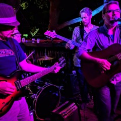 Use Me (2018-08-25 - Sometimes Warren -  Sophia's Thai Bar, Davis, CA)