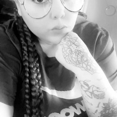 Queen Lean- Queens Back