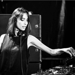 Amelie Lens ESSENTIAL (Mixed by IMPLSE)
