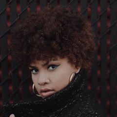 Kiss Me (Intro) - Lola Jane ((DjZonik))