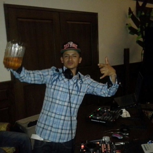 Stream REGGAETON MIX NEW FT OLD SCHOOL DJ WILLY IN THE HOUSE by DJ